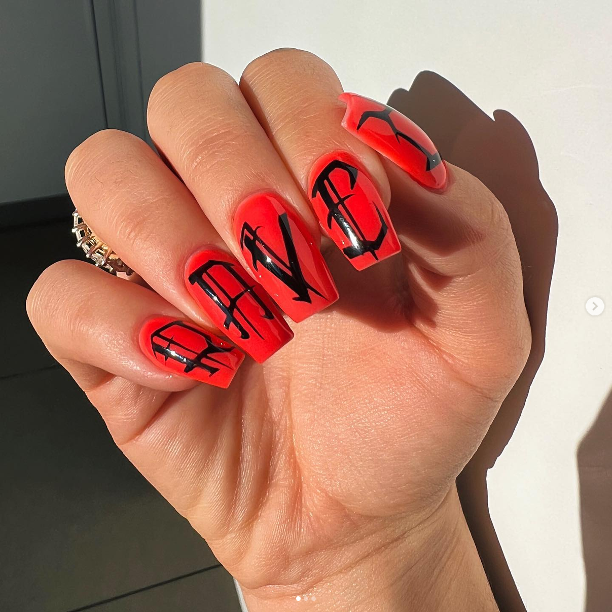 Imagen de uñas decoradas
